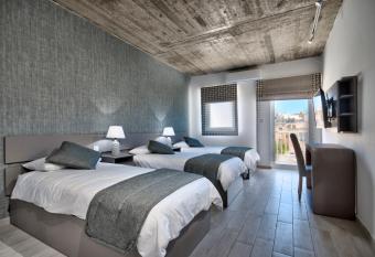 Cozy Rooms Hotel allows 18 year olds to book a room