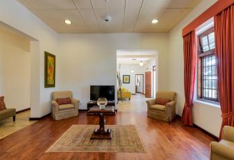 Hanthana Boutique Villa by Amaya has rooms with a private hot tub