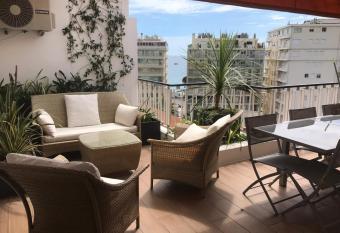 R  sidence Le Bosquet has Balcony rooms