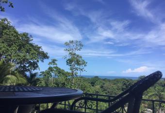 Hotel Los Cielos Del Caribe allows 18 year olds to book a room