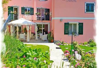 Casa Vacanze Family has Balcony rooms
