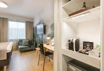 Hotel Haaga Central Park allows 18 year olds to book a room