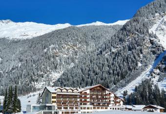 Hotel Weisseespitze has Balcony rooms