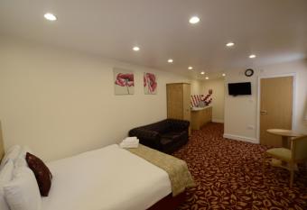 PremierLux Serviced Apartments has Balcony rooms
