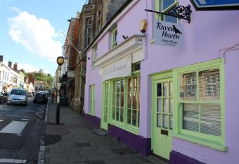 Raven Haven Glastonbury allows 18 year olds to book a room