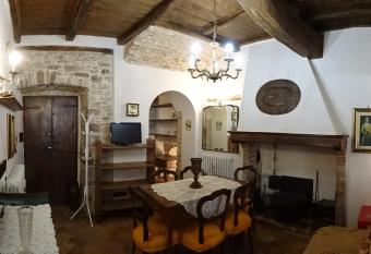 Non ditelo al Duca - Lo Spagna allows 18 year olds to book a room