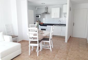 Wonderful, 100 meters from the beach. has Balcony rooms