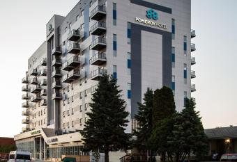 Pomeroy Hotel Fort McMurray has Balcony rooms