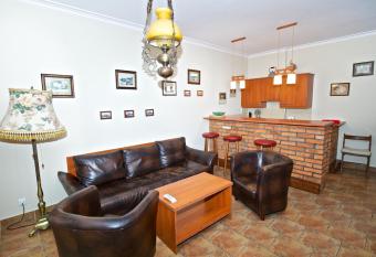 Apartments ADMIRAL NELSON allows 18 year olds to book a room