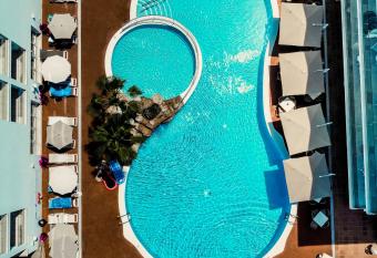 Hotel Capricho has Balcony rooms