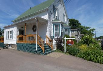 LaCasa enShediac allows 18 year olds to book a room