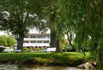 Hotel Seepark Garni allows 18 year olds to book a room