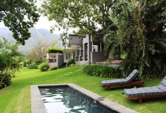 Arumvale Country Retreat has Balcony rooms