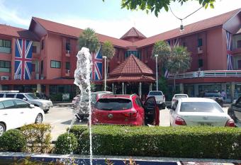 JingJo Hotel Lang Suan allows 18 year olds to book a room