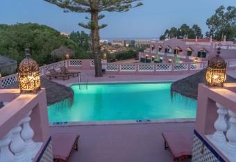 Inn Seventies Cheap and Chic allows 18 year olds to book a room