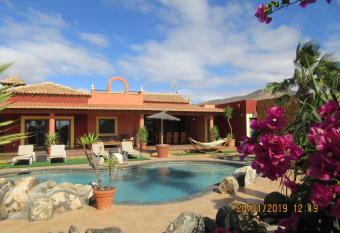 Villa Cora has Balcony rooms