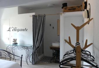 Bleuvelours allows 18 year olds to book a room