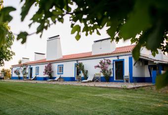 Monte do Ramalho has Balcony rooms