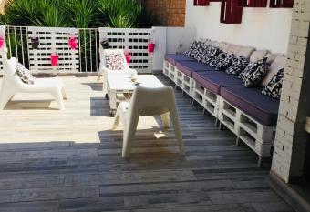 IMPRESIONANTE CASA de 170m para 14 personas con terraza 50m con barbacoa allows 18 year olds to book a room