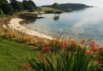 Boutique Coastal appt nr Edinburgh allows 18 year olds to book a room