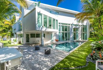 Villa Loggia has Balcony rooms