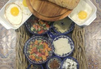 Gallerita allows 18 year olds to book a room