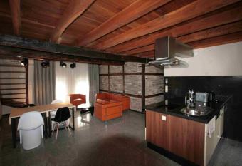 Amosa Li  ge City Centre Apart Regence 10 allows 18 year olds to book a room