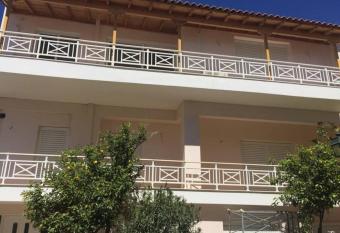 Spacious luxurious two-level apartment allows 18 year olds to book a room