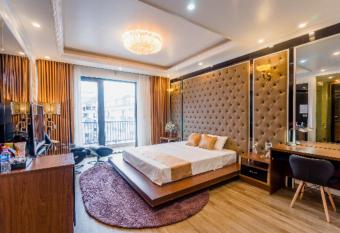 BBQ HOSTEL has rooms with a private hot tub