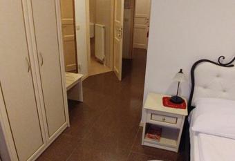 Guest House   terk has rooms with a private hot tub