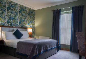 Holyrood Hotel - Leisure Centre & The Spa at Orchids allows 18 year olds to book a room