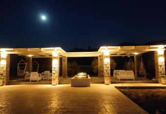 Villa Le Grand Bleu has Balcony rooms