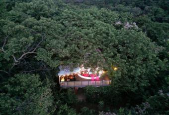 Cocolhu allows 18 year olds to book a room