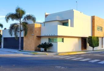 Suites Lagunas allows 18 year olds to book a room