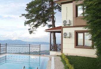 Orchid Hills has Balcony rooms