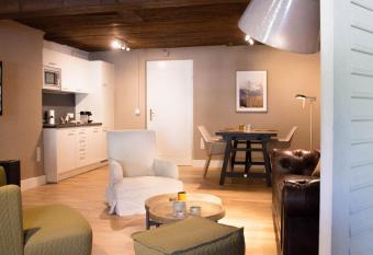 Judengasse allows 18 year olds to book a room