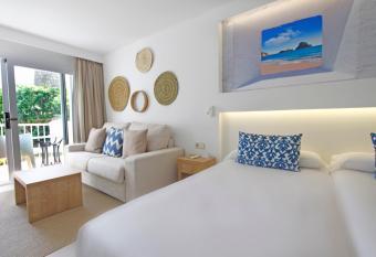 BG Portinatx Beach Club Hotel has Balcony rooms