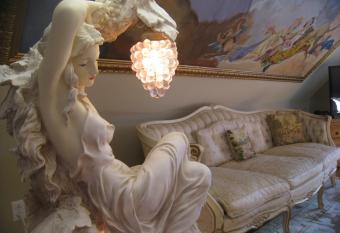 Auberge Marquis de Montcalm allows 18 year olds to book a room