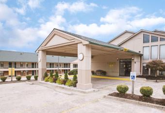 Days Inn by Wyndham Wytheville has Smoking rooms