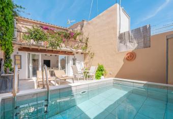 Can Raixa has Balcony rooms