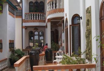 Mut Mee Garden Guest House has Balcony rooms