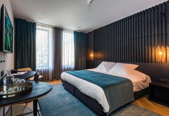 Hotel Beila allows 18 year olds to book a room