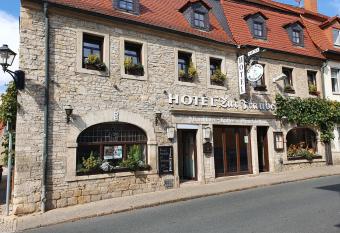Hotel Zur Traube allows 18 year olds to book a room