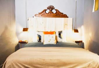 Le Bouquiniste, atypique, cosy, fibre, BedinShop has Balcony rooms