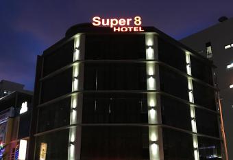 Super 8 Hotel @ Bayan Baru allows 18 year olds to book a room
