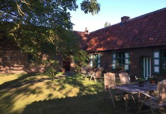 Ma Campagne allows 18 year olds to book a room