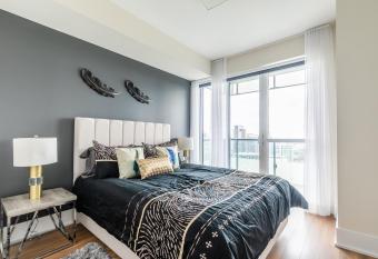 GLOBALSTAY Modern Downtown Apartment has rooms with a private hot tub