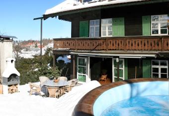 Schatzl  s H  tte allows 18 year olds to book a room