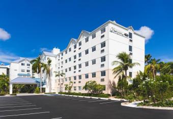 Hampton by Hilton Grand Cayman Seven Mile Beach allows 18 year olds to book a room
