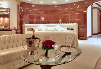 Mulino Luxury Boutique Hotel allows 18 year olds to book a room